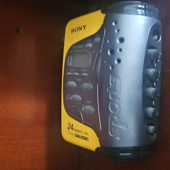 Sony Yellow and Gray Sports Walkman - Picture 2 of 5